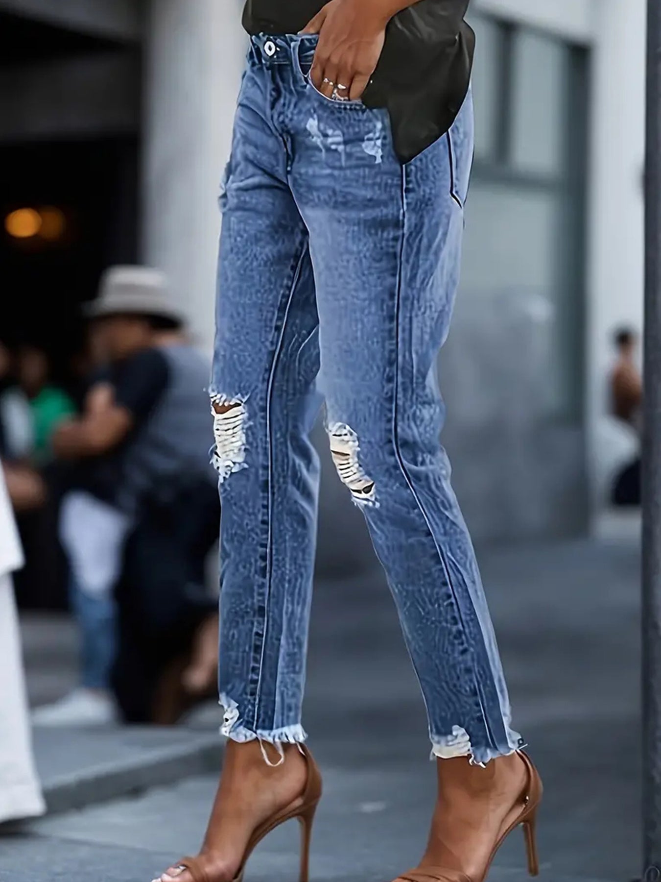 Women’s Stretchy Boyfriend Jeans – Ripped, Distressed Denim with Relaxed Fit